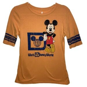Disney Parks Authentic Original Medium Tee Mickey Mouse walt Disney World 7021